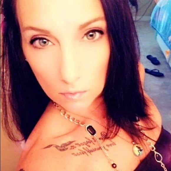 Meet your Posher, Leah - Picture 1 of 2